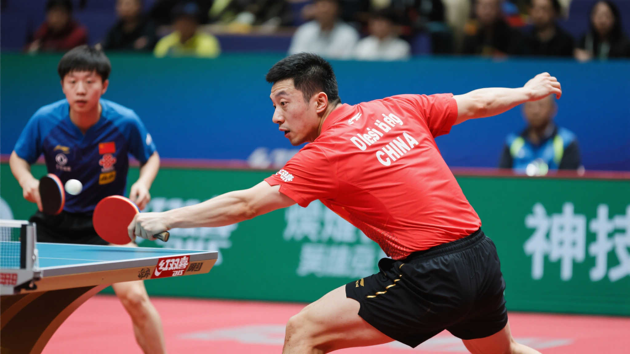 世乒赛惊艳一击!猛将背后神球再现许昕经典,雨果无计可施 世乒赛惊艳一击!猛将背后神球再现许昕经典,雨果无计可施