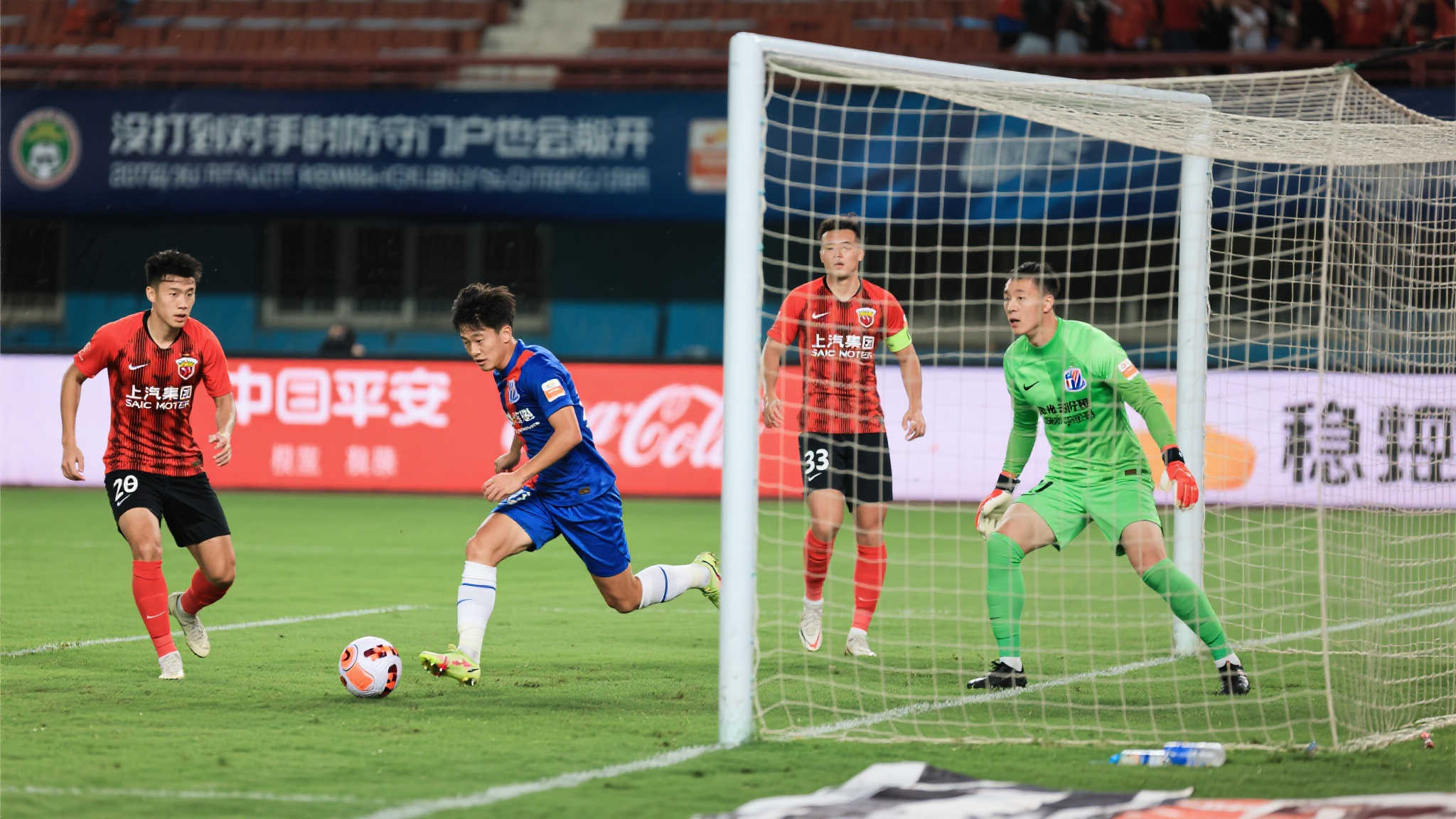 媒体人评上海德比:如拳击对决,进攻同时防守漏洞尽显 媒体人评上海德比:如拳击对决,进攻同时防守漏洞尽显